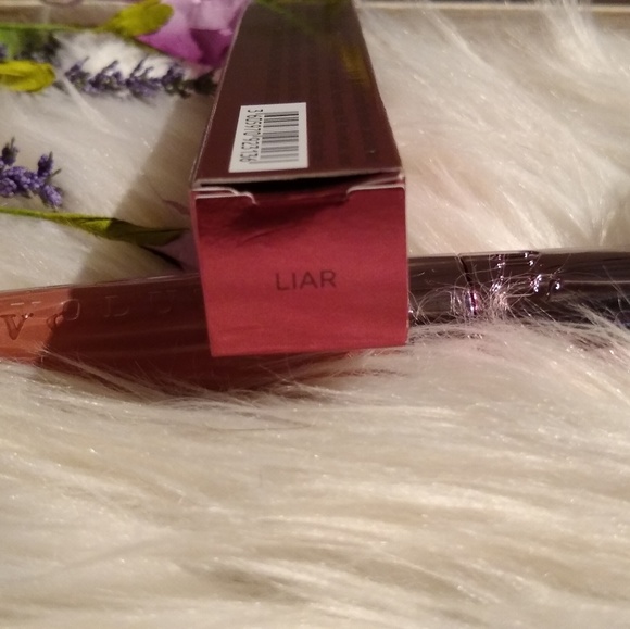 ☘️4/$30☘️Urban Decay Revolution Lip gloss - Picture 2 of 2